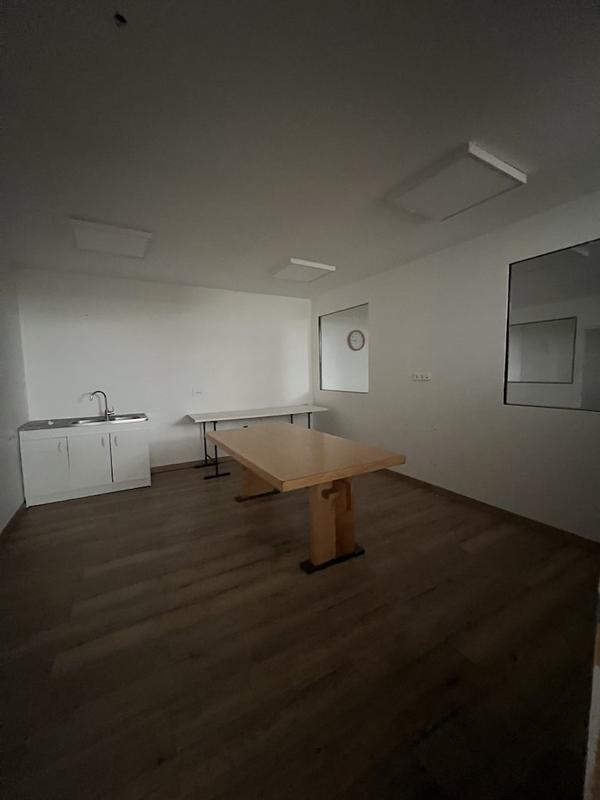 Local d'activités - 300 m² - 5 pièces