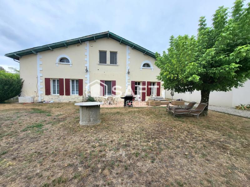 Maison - 270 m² - 9 pièces