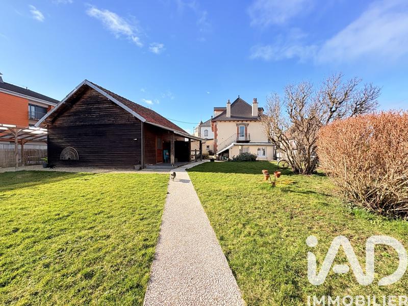 Maison - 300 m² - 11 pièces