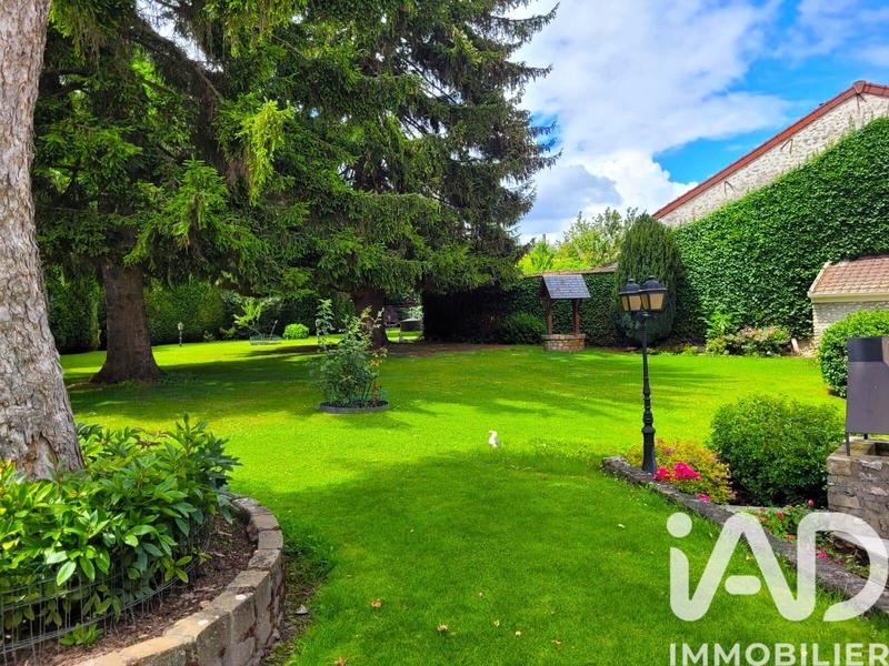 Maison - 240 m² - 9 pièces