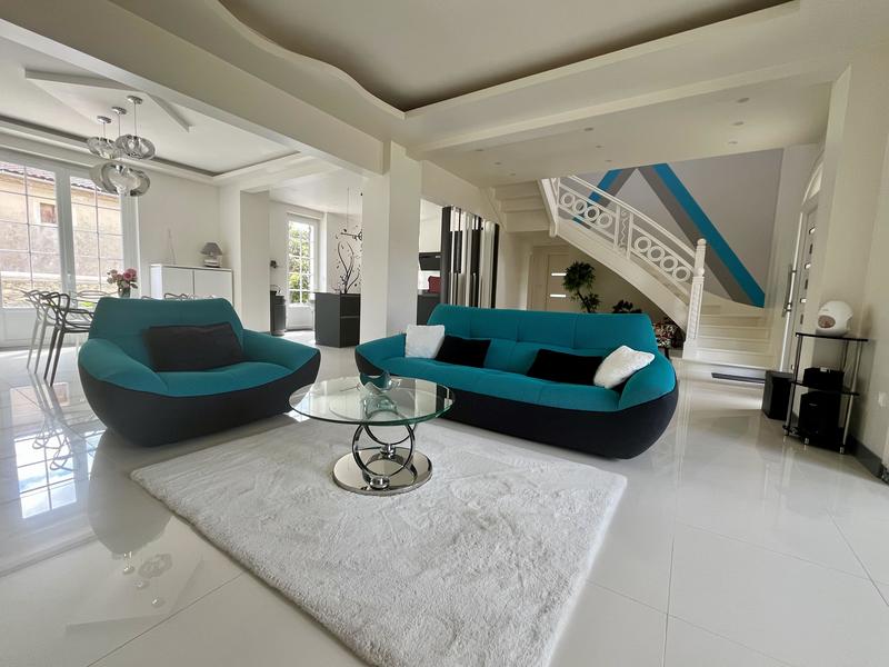 Maison - 245 m² - 7 pièces