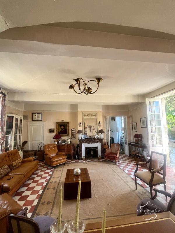 Maison - 278 m² - 14 pièces