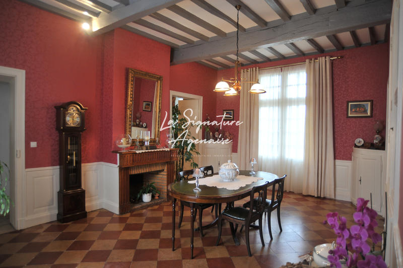 Maison - 341 m² - 16 pièces