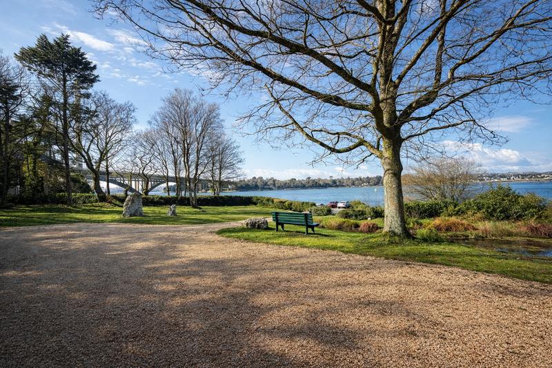 Maison - 334 m² - 8 pièces