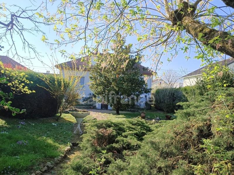 Maison - 246 m² - 6 pièces