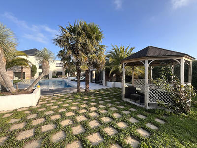 Maison - 214 m² - 8 pièces