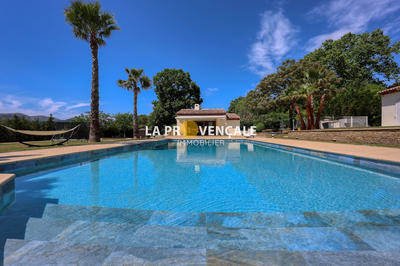 Maison - 250 m² - 6 pièces