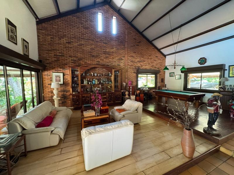 Maison - 233 m² - 6 pièces