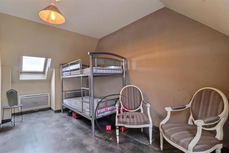 Maison - 202 m² - 9 pièces