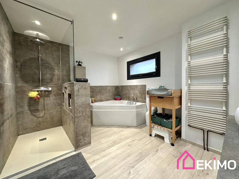 Maison - 180 m² - 6 pièces