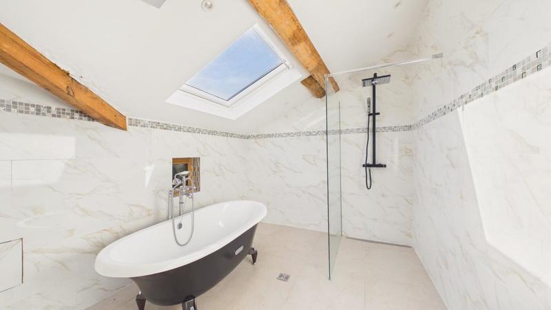 Maison en pierre - 370 m² - 11 pièces