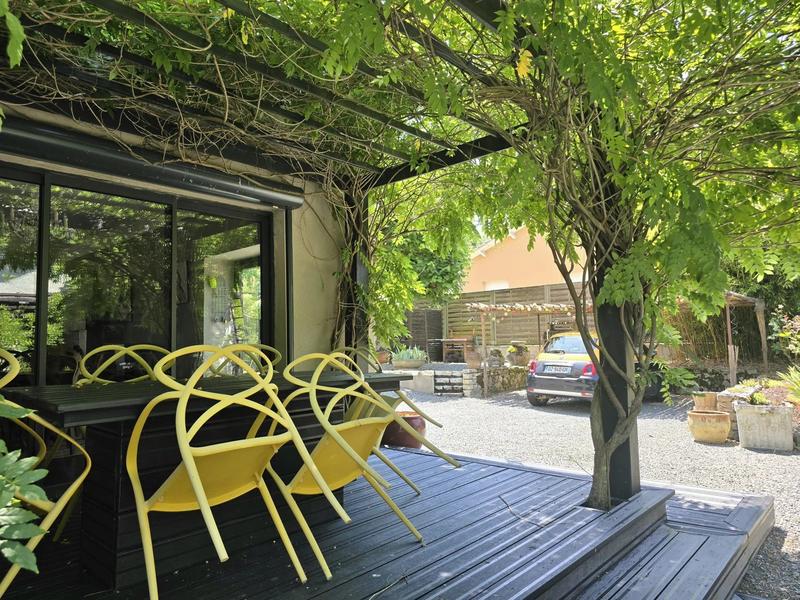 Maison - 220 m² - 9 pièces