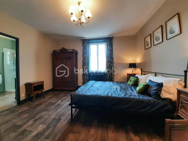 Maison - 304 m² - 12 pièces