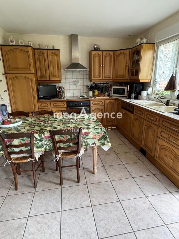 Maison - 180 m² - 8 pièces