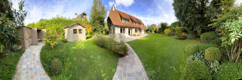 Maison - 250 m² - 8 pièces