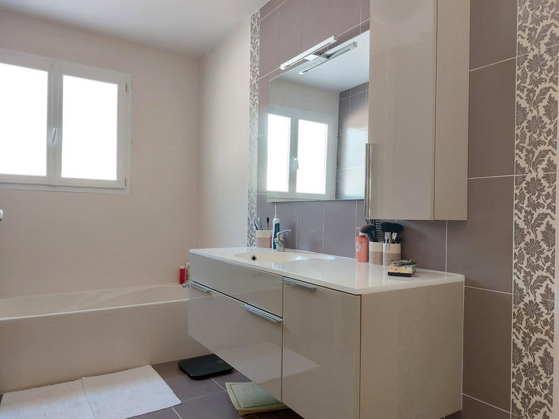 Villa - 219 m² - 6 pièces