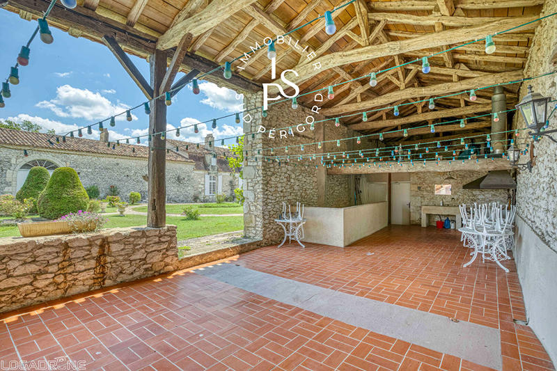 Château - 685 m² - 21 pièces