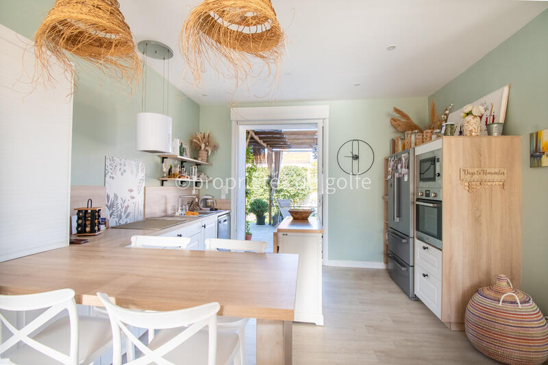 Maison - 141 m² - 7 pièces