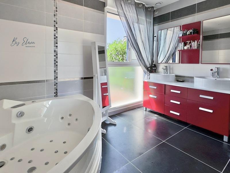 Maison - 245 m² - 7 pièces