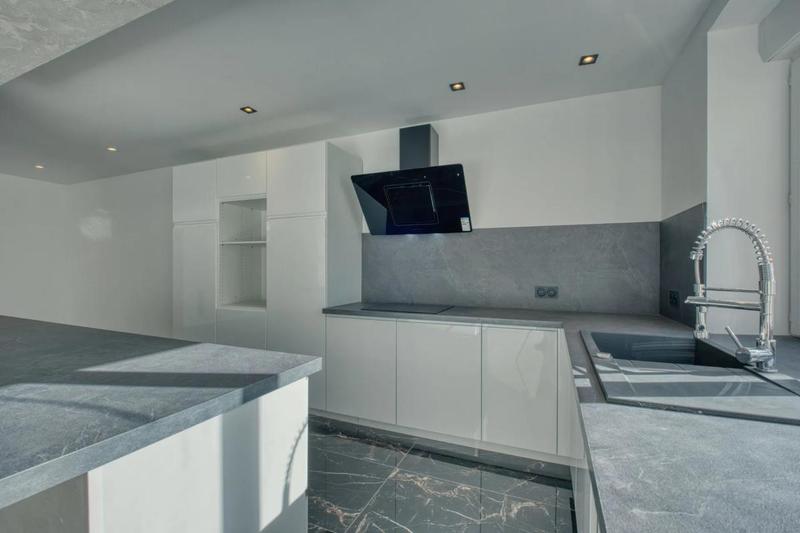 Maison - 185 m² - 7 pièces