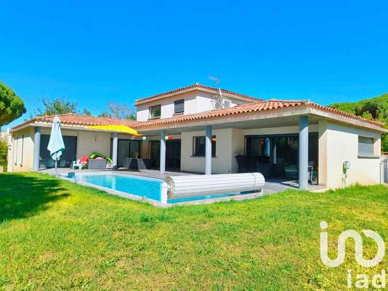 Maison - 252 m² - 9 pièces