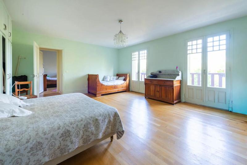 Maison - 400 m² - 8 pièces