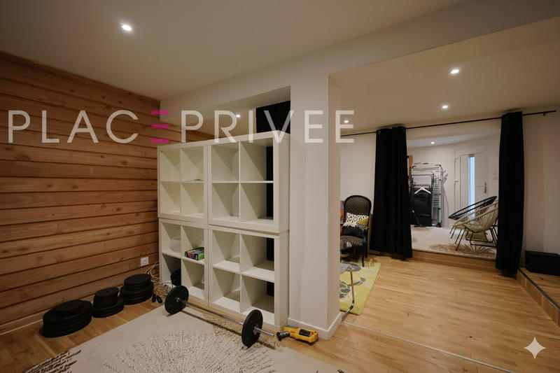 Maison - 218 m² - 8 pièces