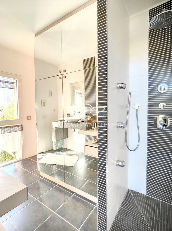 Maison - 209 m² - 6 pièces