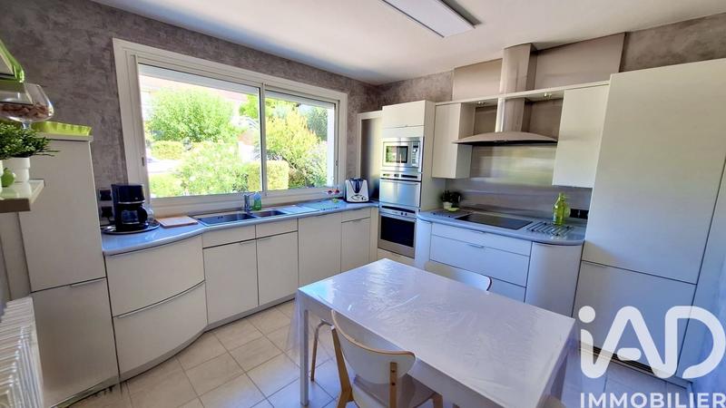 Maison - 271 m² - 9 pièces