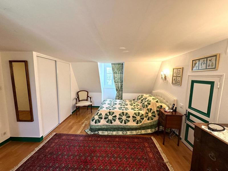 Maison - 345 m² - 13 pièces