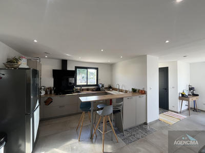 Propriété - 190 m² - 9 pièces