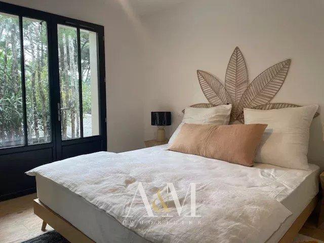 Villa - 170 m² - 8 pièces