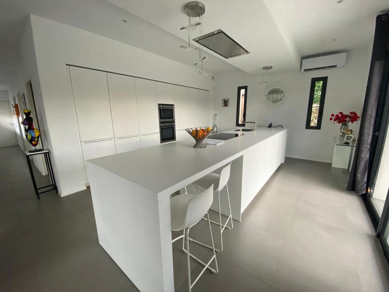 Maison - 207 m² - 5 pièces