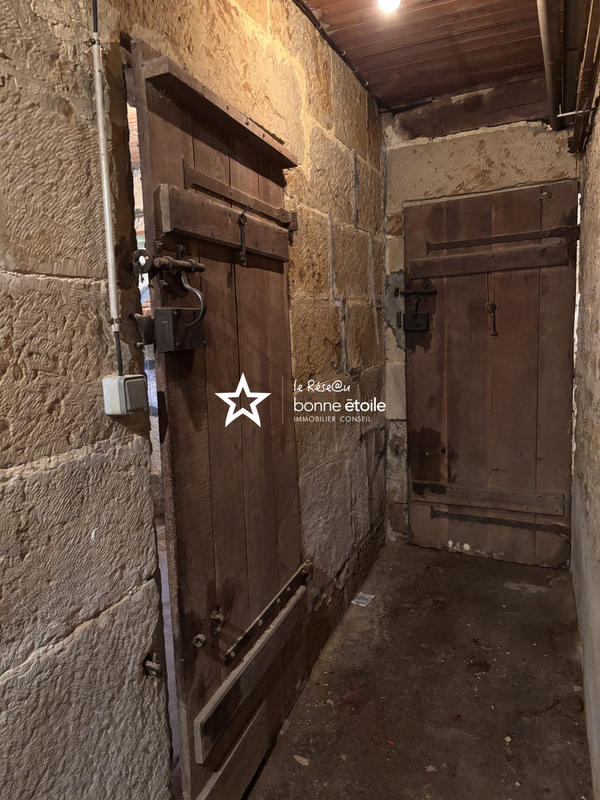 Maison - 330 m² - 14 pièces