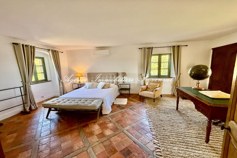 Villa - 300 m² - 8 pièces