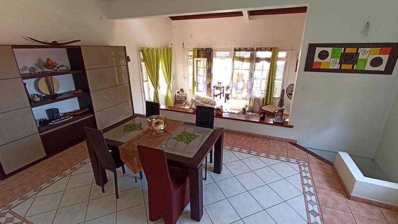 Maison - 270 m² - 6 pièces