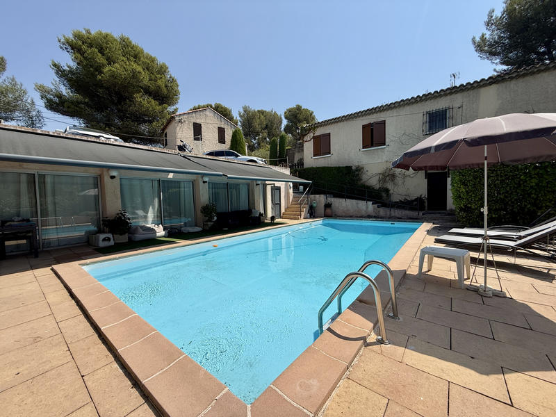 Maison - 400 m² - 9 pièces