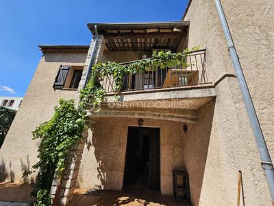 Maison traditionnelle - 232 m² - 8 pièces