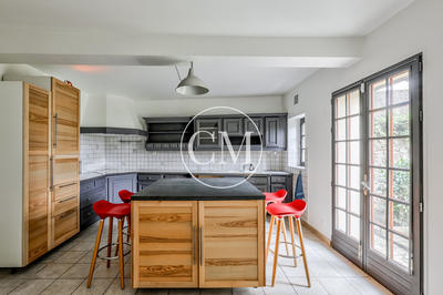 Maison - 288 m² - 8 pièces