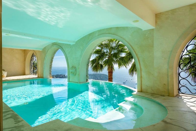 Villa - 301 m² - 8 pièces