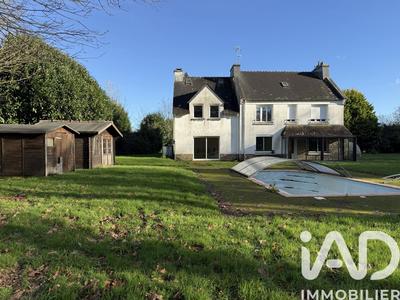 Maison - 213 m² - 9 pièces