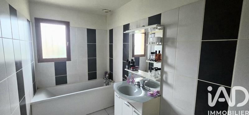 Maison - 96 m² - 5 pièces