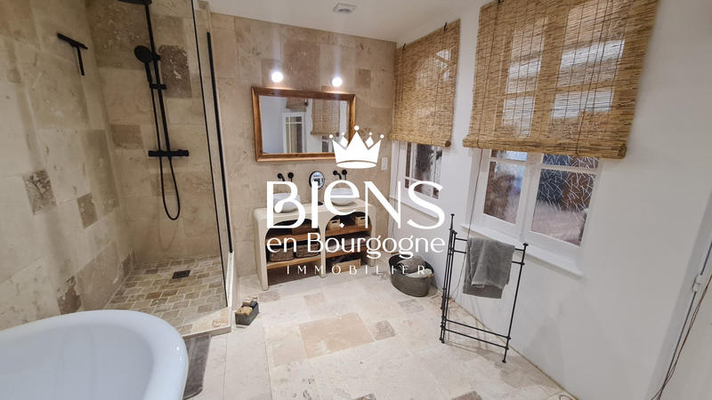 Maison - 259 m² - 8 pièces