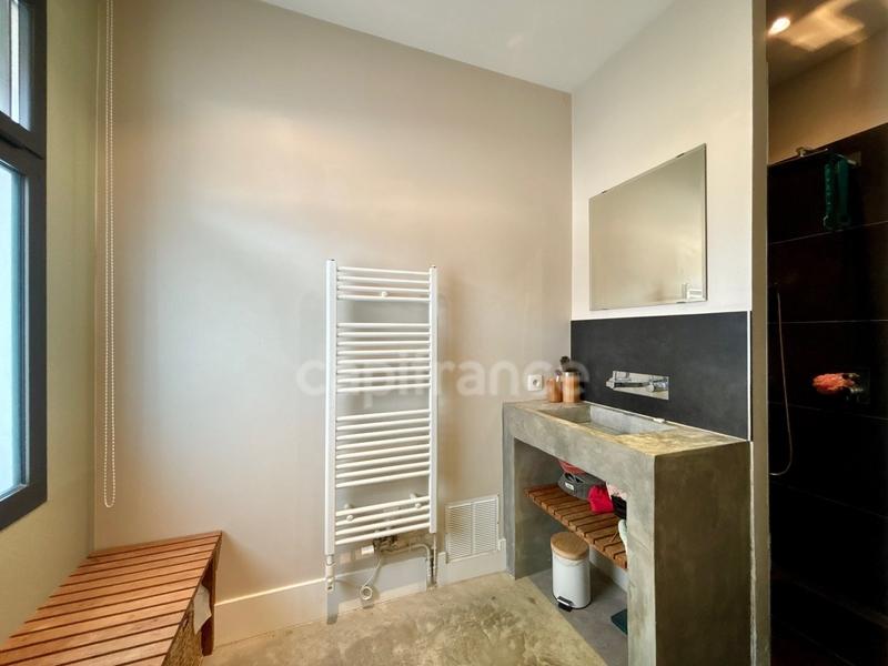 Maison traditionnelle - 250 m² - 6 pièces