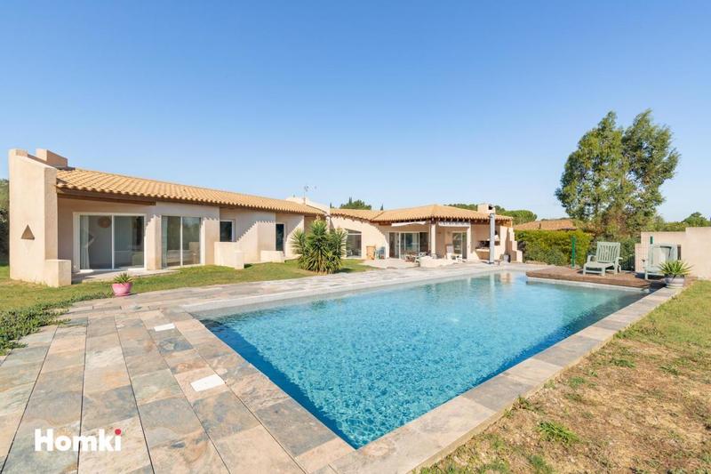 Maison - 214 m² - 7 pièces