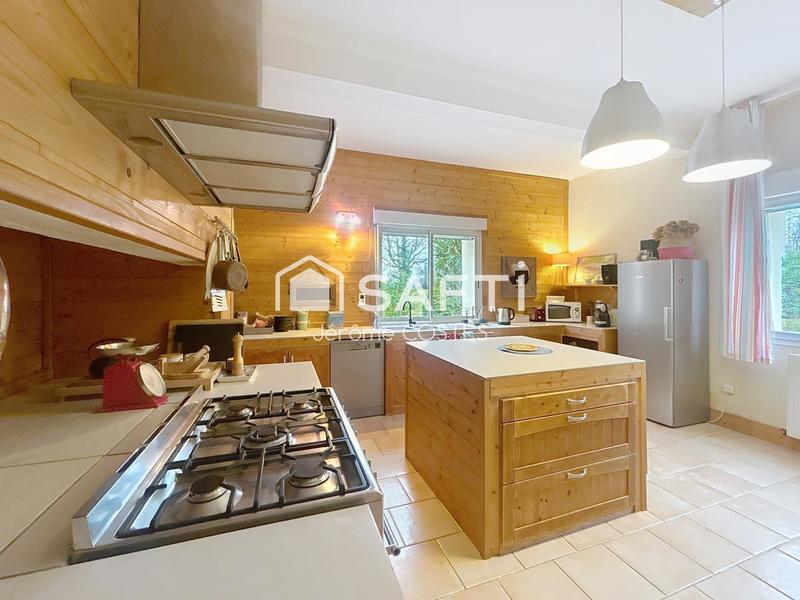 Maison - 345 m² - 10 pièces