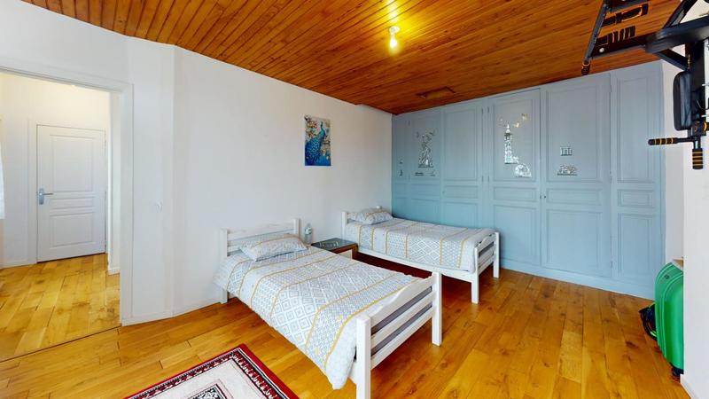 Maison - 310 m² - 8 pièces