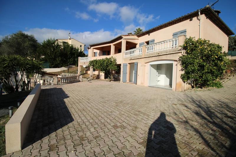Villa - 223 m² - 8 pièces