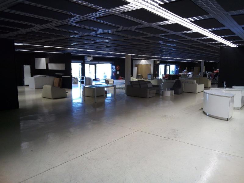 Local commercial - 1 300 m²