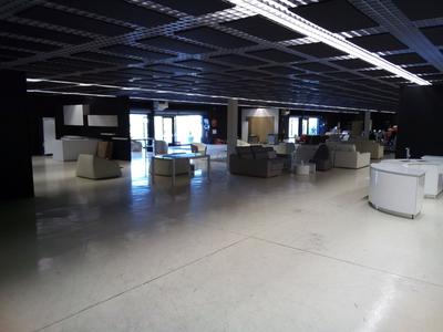 Local commercial - 1 300 m²